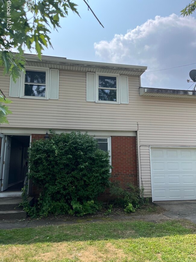 Building Photo - 5 Bayberry Dr Rental