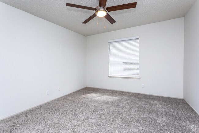 2BR, 2BA - 998SF Bedroom