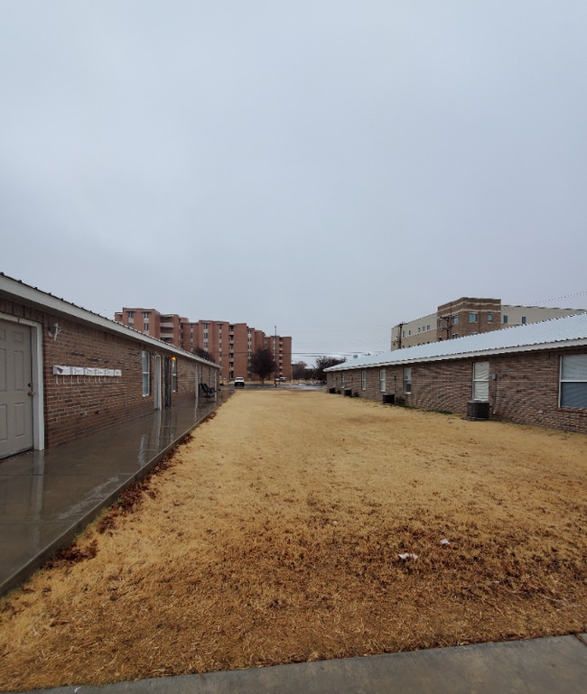 Building Photo - 2615 2nd Ave