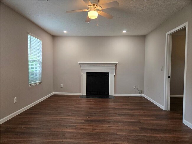 Photo - 1680 Wee Kirk Rd SE