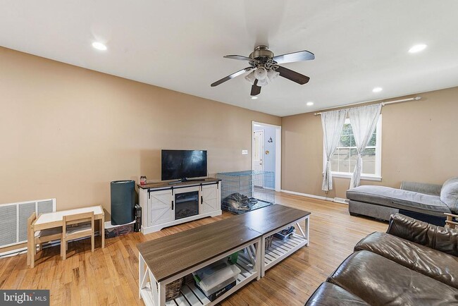 Photo - 292 Glenn Ave