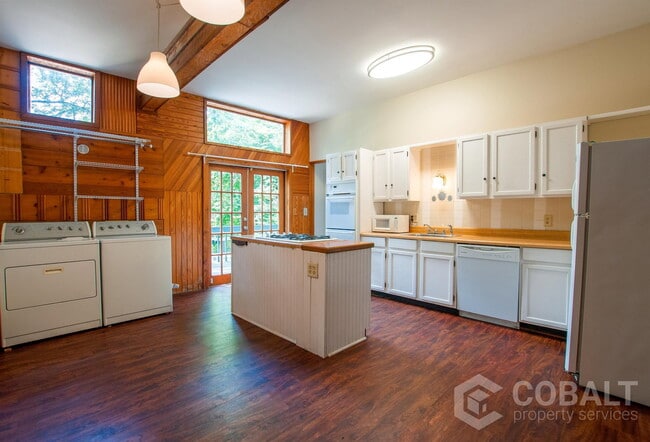 Photo - 856 Monroe Dr NE Unit B