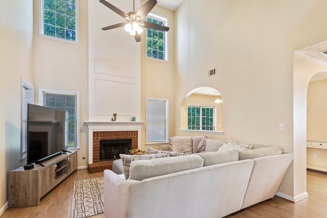 Photo - 2260 Winthrope Way Dr