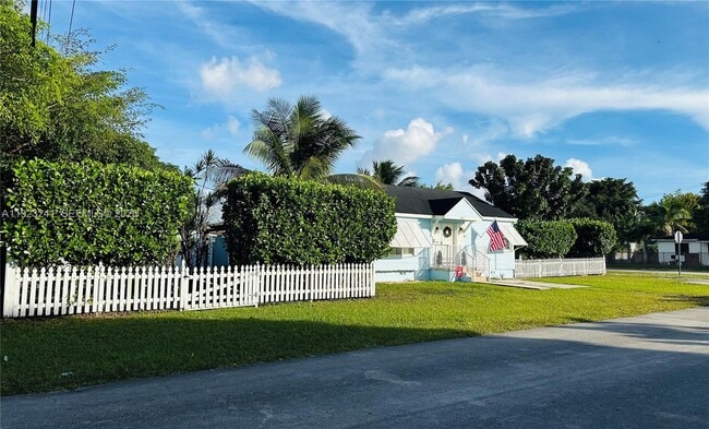 Photo - 3927 SW 64th Ave