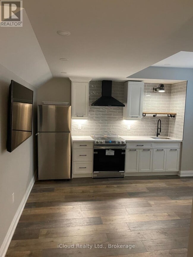 Photo - 1438 Everest Cres