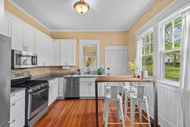 Photo - Gorgeous Home in Durham!