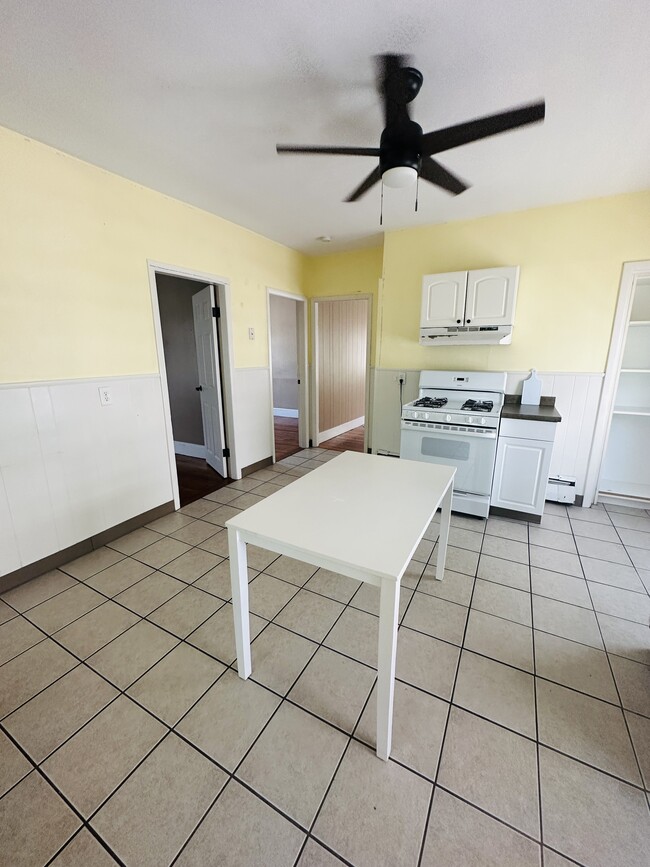 Building Photo - 51 Oliver St Unit 3 Bedroom In The Heart of Bristol