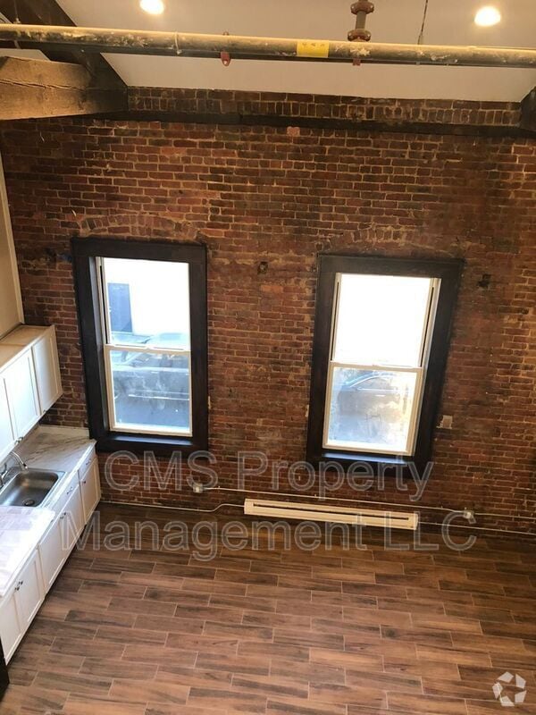 Building Photo - 36 W Front St Rental