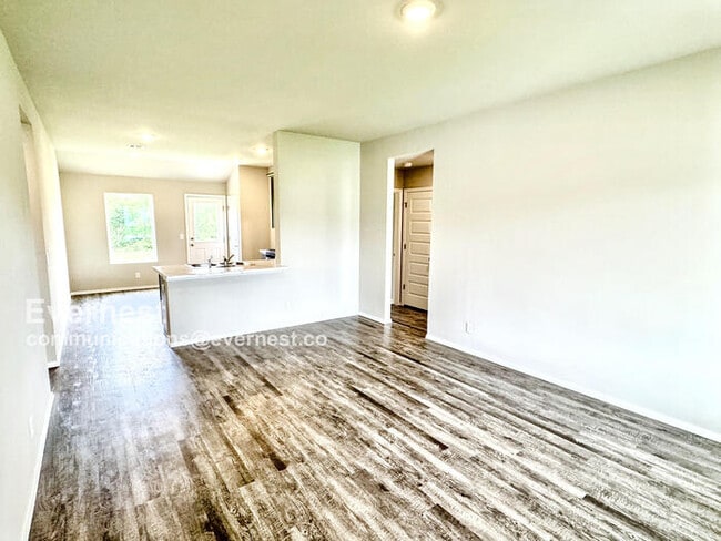 Photo - 8315 E Queens St