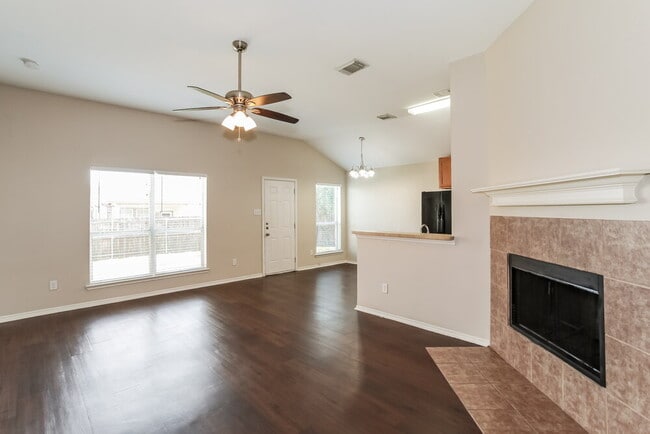 Photo - 6552 Manitoba St