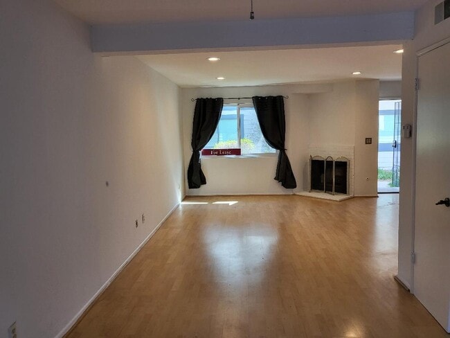 Photo - 19231 Sherman Way