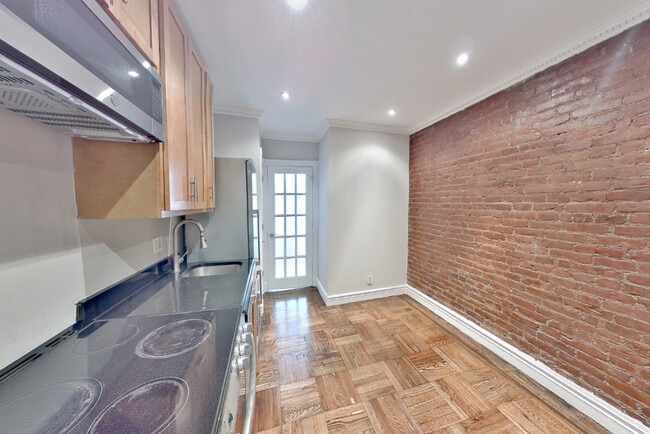 Building Photo - 219 E 23rd St Unit 2 Rental
