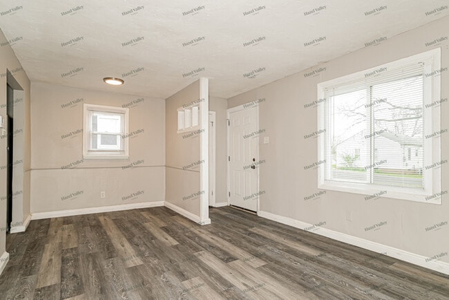 Photo - 2007 Huntington Ave