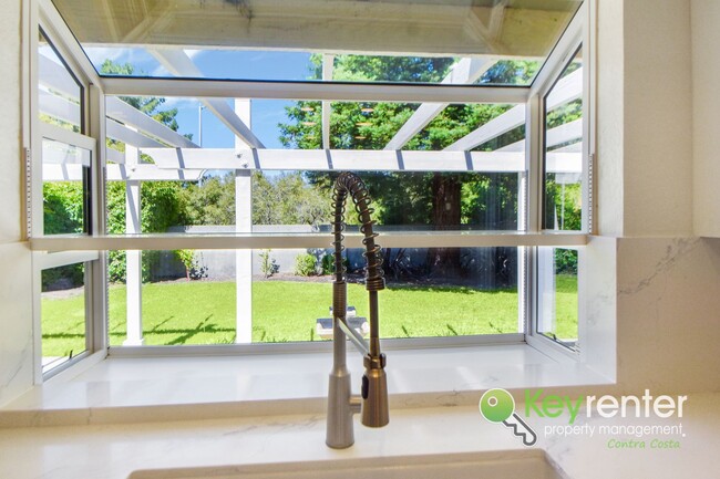 Photo - Beautiful 4 Bed / 3 Bath Bollinger Hills Home with Gorgeous Remodeled Kitchen!