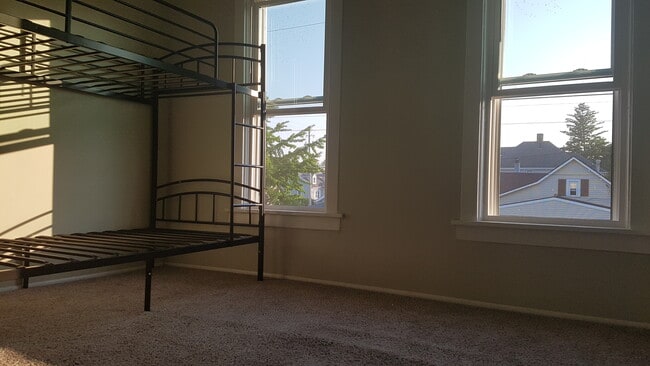 Photo - 1032 Perry St