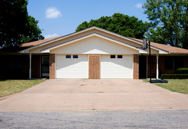 Photo - 111 Briarwood Ln
