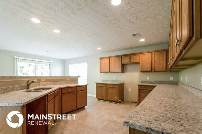 Photo - 2791 Groovers Lake Point