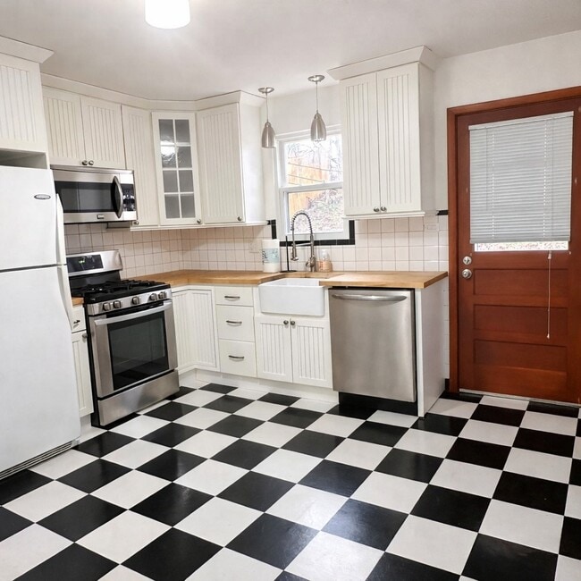 Photo - 2512 Tamm Ave