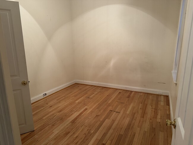 Photo - 1723 Bank St Unit B