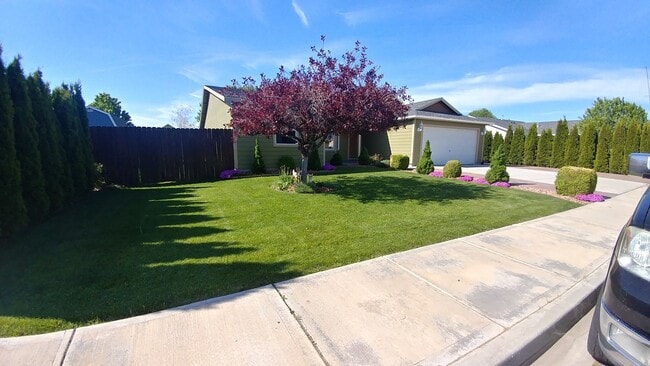 Photo - 4-Bed, 2-Bath Home Off Road 100 with Easy ...