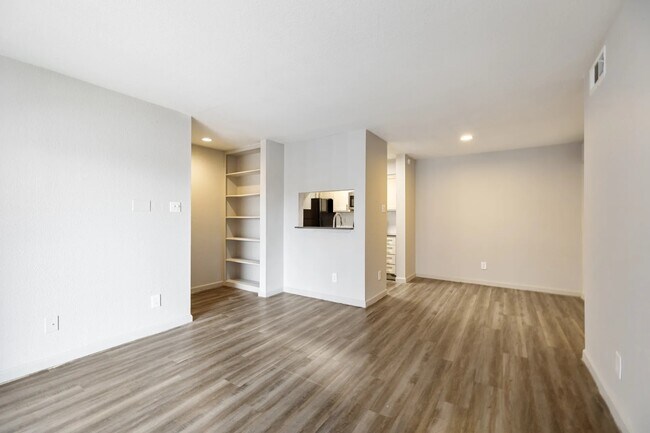 Building Photo - 8701 Town Park Dr Unit 25-2154 Rental