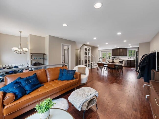 Photo - 1337 Templeton Pl