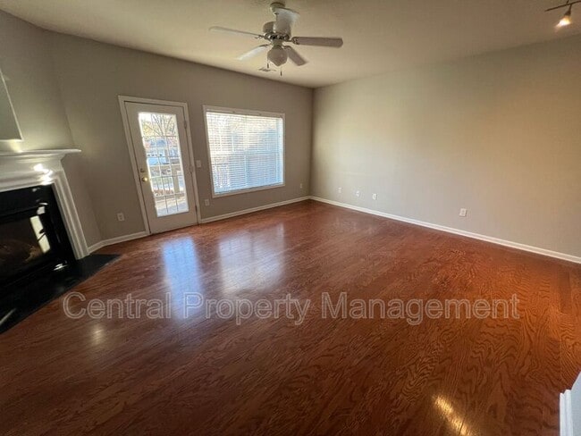 Photo - 104 Chalet Pl