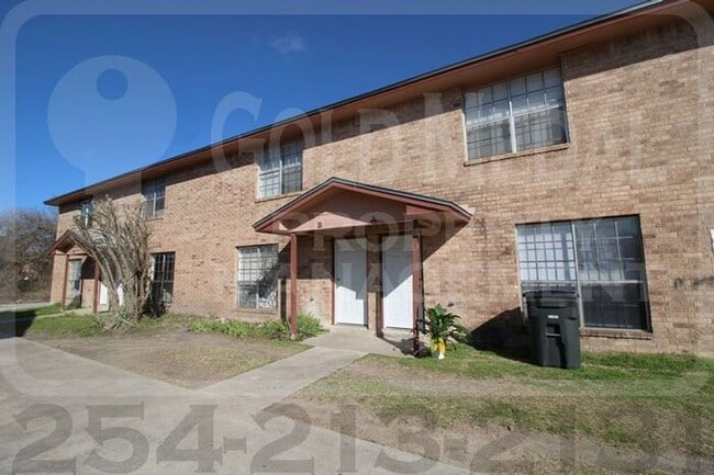 Building Photo - 1803 Cedarhill Dr