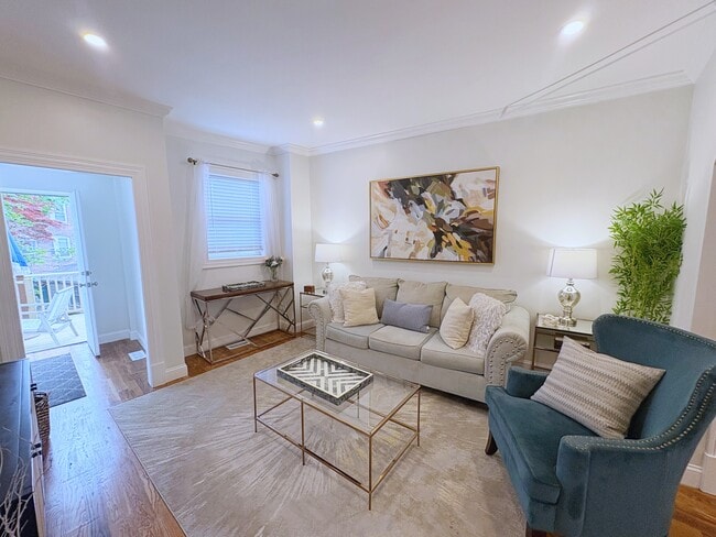 16 Leamington Rd Unit 1