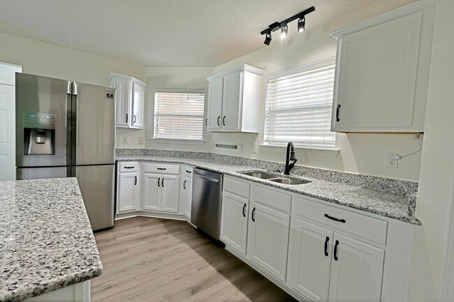 Photo - 2345 Ortega St