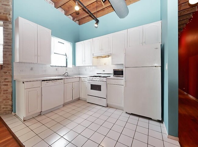Photo - 2849 W Belmont Ave Unit 2F