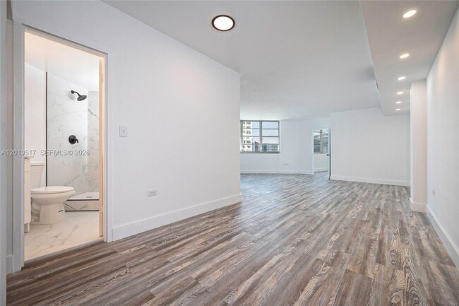 Building Photo - 801 Brickell Bay Dr Unit 1662