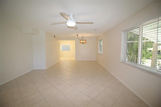 Photo - 450 SW 9th St Townhome