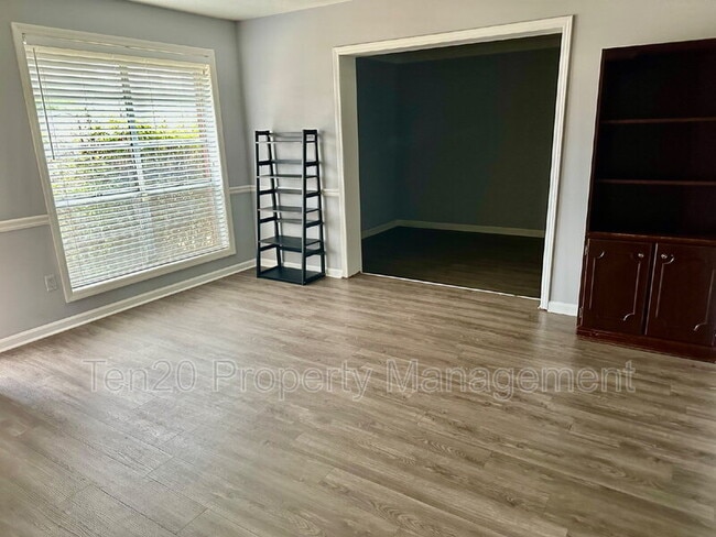 Photo - 6219 Stoneway Dr