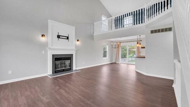 Photo - 167 Carriage Pl