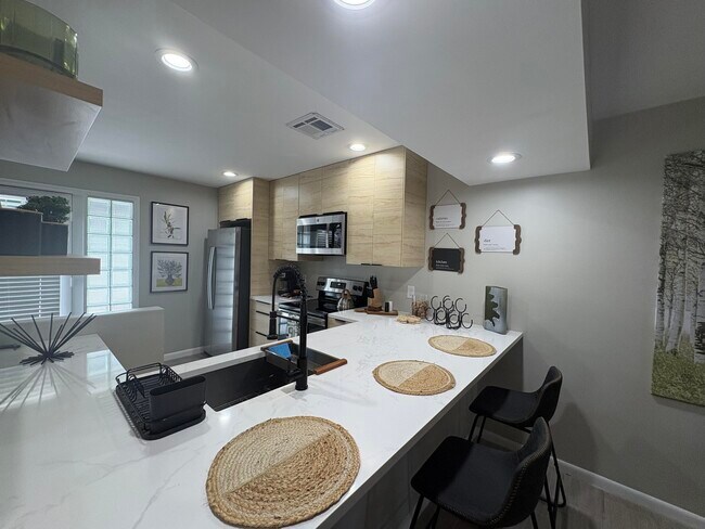 Photo - 690 SE 23rd Ave