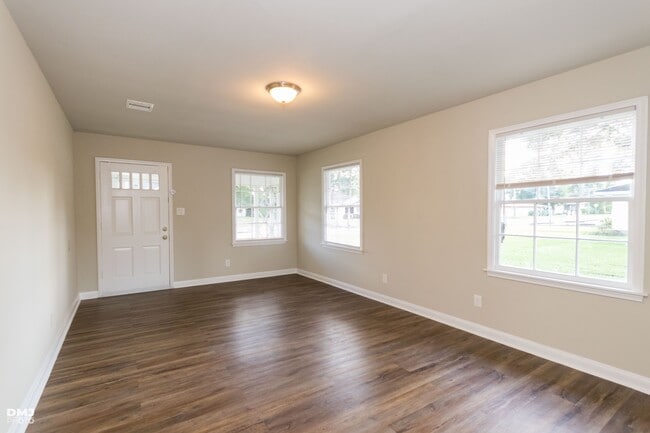 Photo - Broadway 2556-2558 Unit 2558