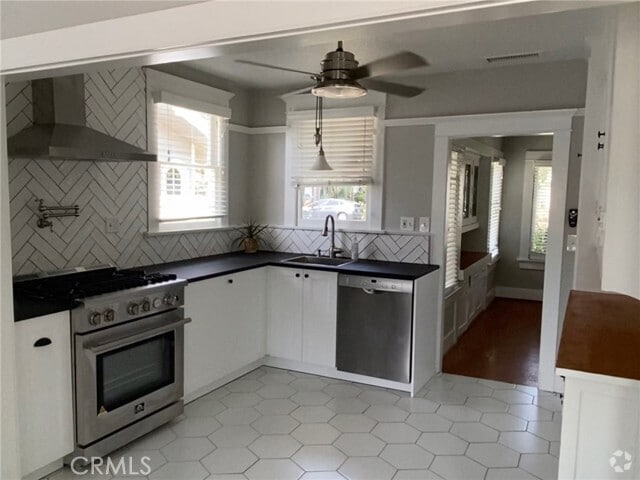 Building Photo - 128 W Brookdale Pl Rental