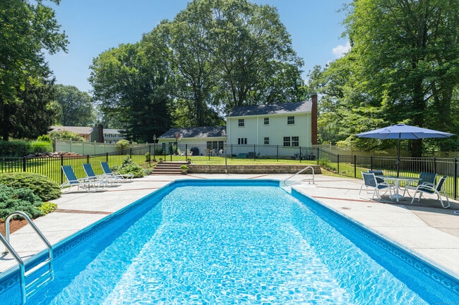 Photo - 29 Flintlock Rd
