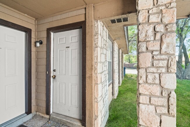 Photo - 5202 Gawain Dr