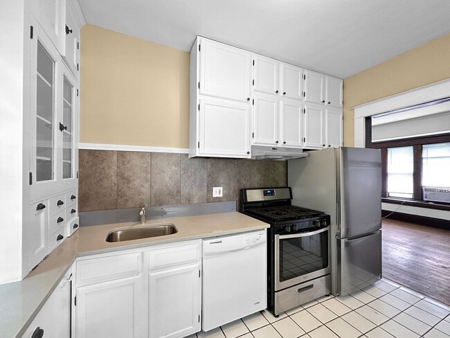 Photo - 381 Cleveland Ave N