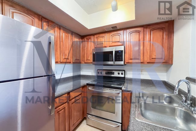 Building Photo - 2Bed/2Bath Apt at Greenway/35th Ave! Move-In Ready on 08/06/2026!