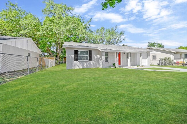 Photo - 2828 Central Dr