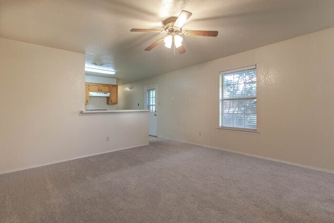 Photo - 504 Brockett St