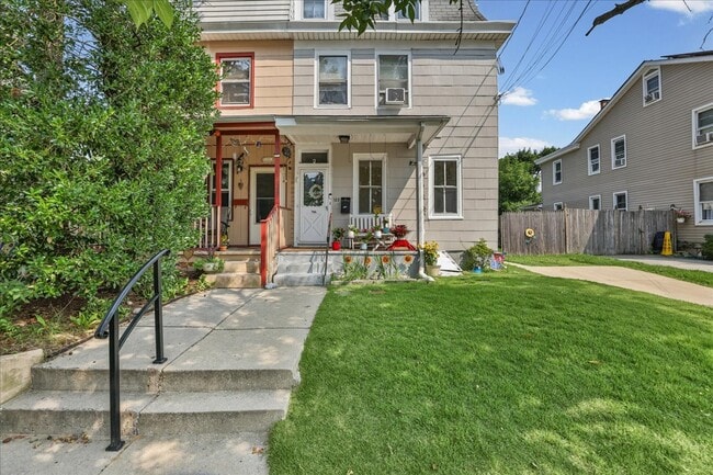 Photo - 122 S Davis St