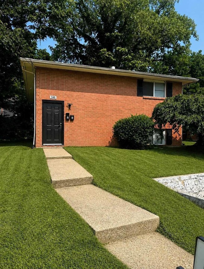 Building Photo - 940 Ferndale Pl Unit B
