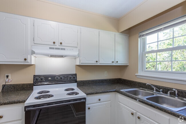 2BR, 1.5BA - 1,000SF - Kitchen - Green Valley Apartments