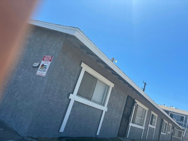 Building Photo - 19211 CA-18 Unit 6