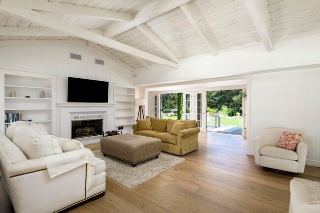 Photo - 696 Ladera Ln