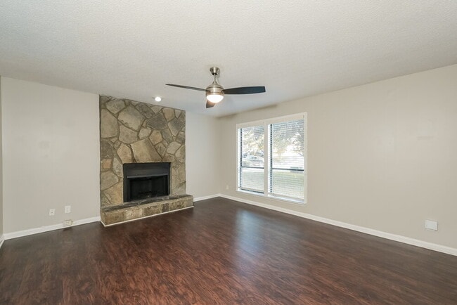 3895 Springleaf Ct